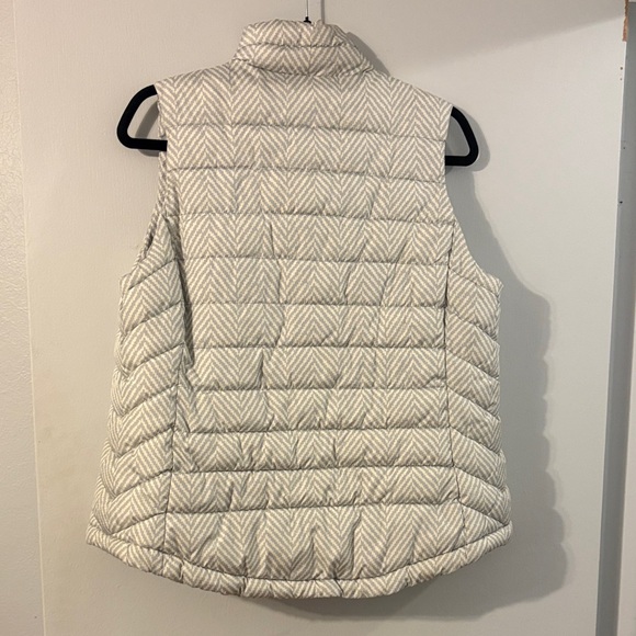 Chevron Patterned Puffer Vest - Picture 5 of 5